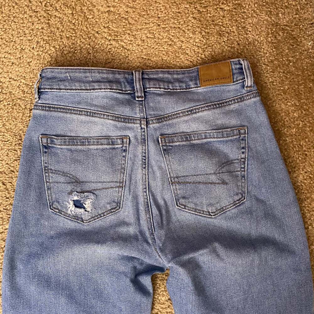 American Eagle Stretch Mom Jeans Medium Wash - Picture 15 of 16